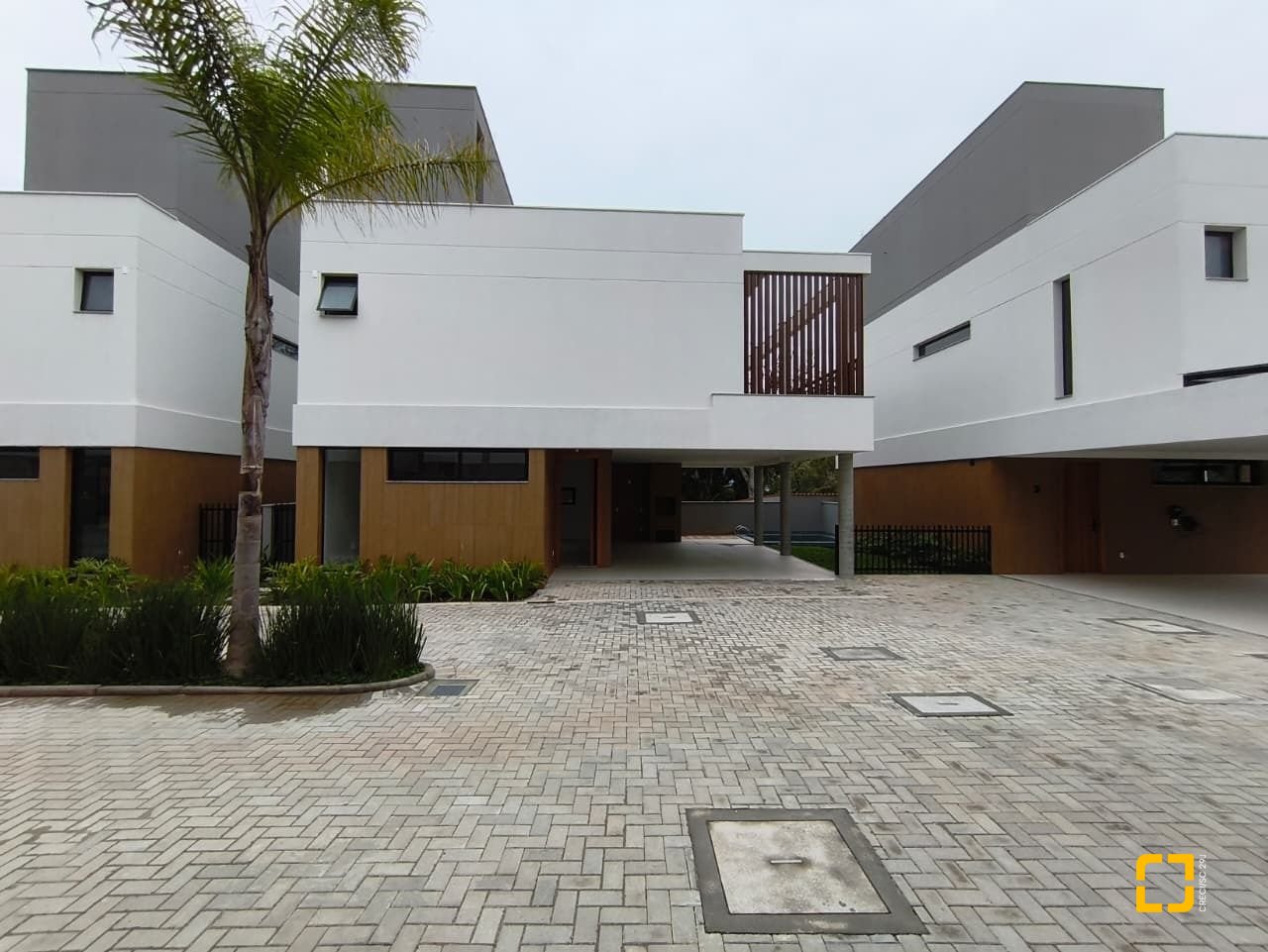 Casa de Condomínio com 230m², 3 quartos (sendo 3 suítes), 2 garagens, no bairro Santo Antônio de Lisboa em Florianópolis