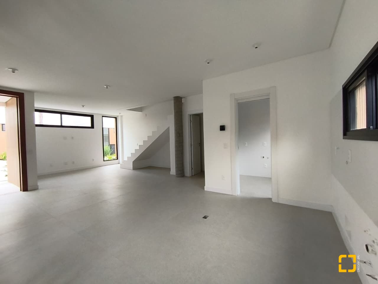 Casa de Condomínio com 230m², 3 quartos (sendo 3 suítes), 2 garagens, no bairro Santo Antônio de Lisboa em Florianópolis