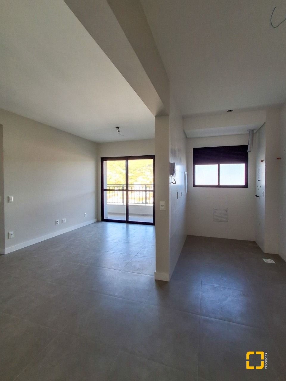 Apartamento com 74m², 3 quartos (sendo 1 suíte), 1 garagem, no bairro Saco Grande em Florianópolis