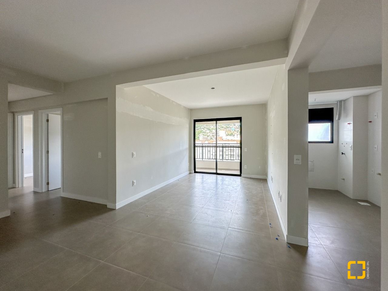 Apartamento com 98m², 4 quartos (sendo 1 suíte), 2 garagens, no bairro Saco Grande em Florianópolis
