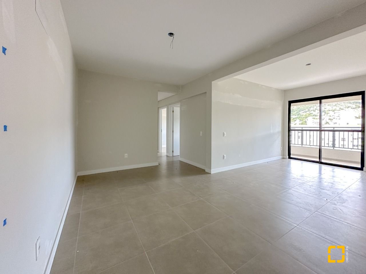 Apartamento com 98m², 4 quartos (sendo 1 suíte), 2 garagens, no bairro Saco Grande em Florianópolis
