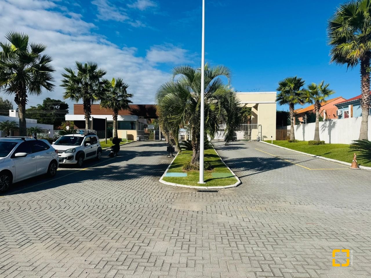 Casa de Condomínio com 95m², 4 quartos (sendo 1 suíte), 2 garagens, no bairro Morro das Pedras em Florianópolis
