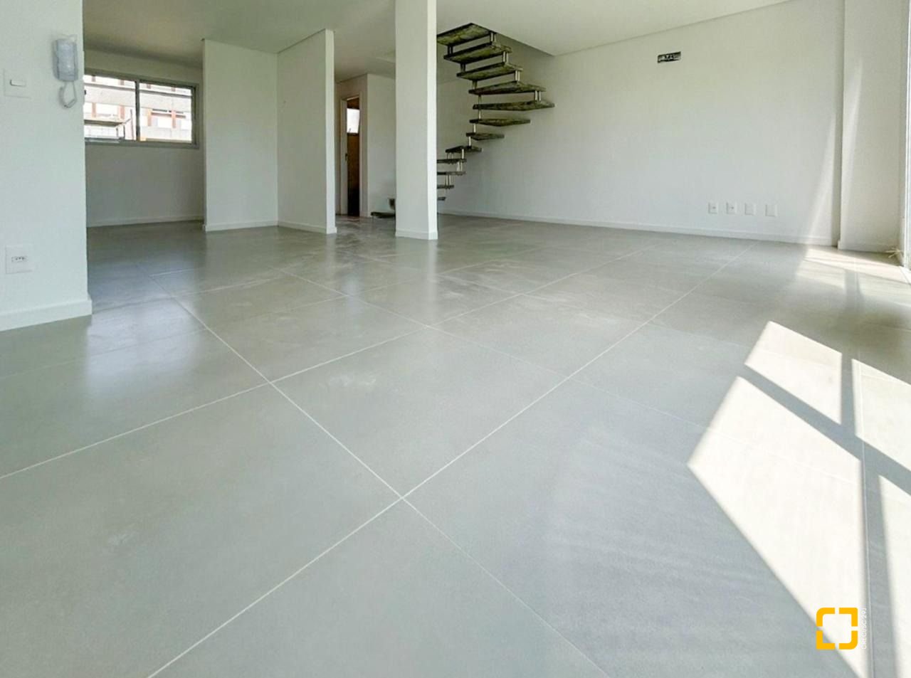 Casa de Condomínio com 95m², 4 quartos (sendo 1 suíte), 2 garagens, no bairro Morro das Pedras em Florianópolis