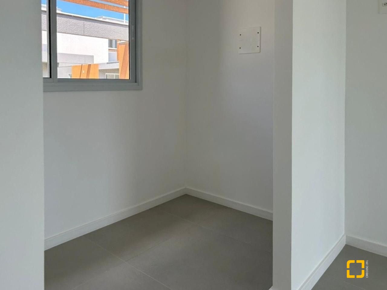 Casa de Condomínio com 95m², 4 quartos (sendo 1 suíte), 2 garagens, no bairro Morro das Pedras em Florianópolis