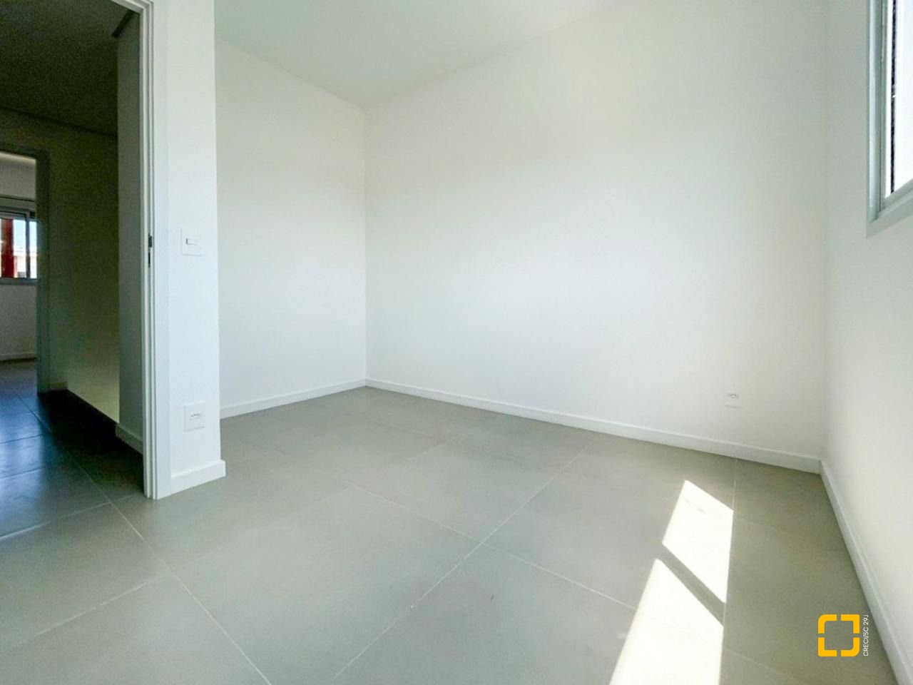 Casa de Condomínio com 95m², 4 quartos (sendo 1 suíte), 2 garagens, no bairro Morro das Pedras em Florianópolis