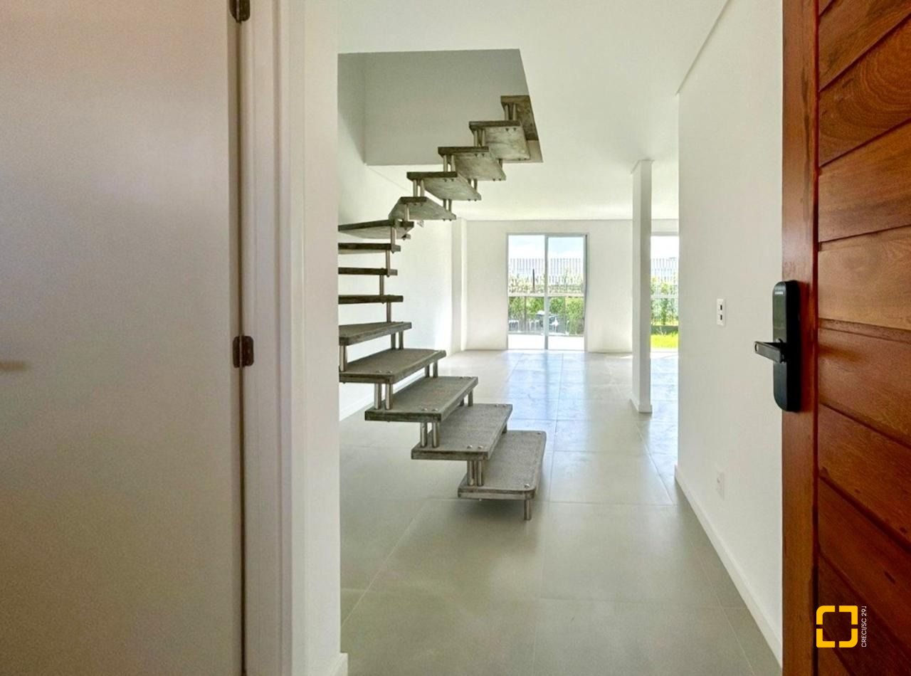 Casa de Condomínio com 95m², 4 quartos (sendo 1 suíte), 2 garagens, no bairro Morro das Pedras em Florianópolis