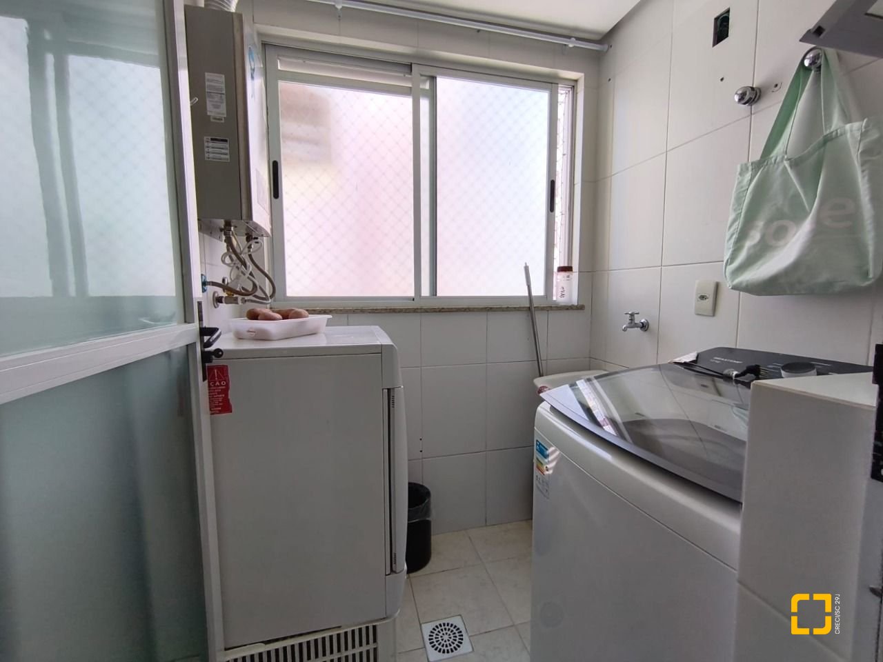 Apartamento com 71m², 3 quartos (sendo 1 suíte), 1 garagem, no bairro Itacorubi em Florianópolis