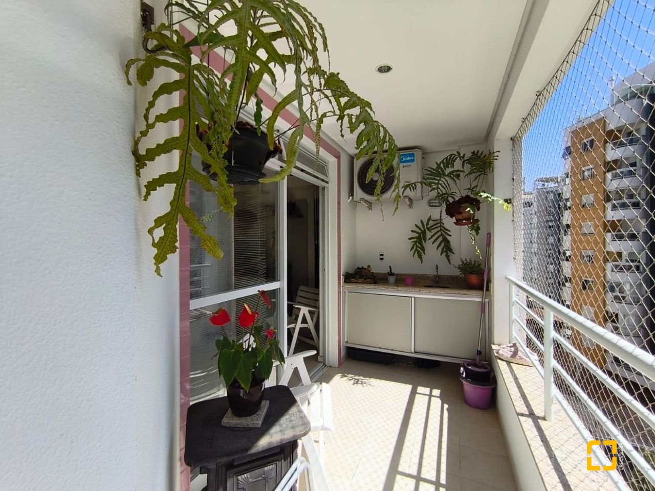 Apartamento com 71m², 3 quartos (sendo 1 suíte), 1 garagem, no bairro Itacorubi em Florianópolis