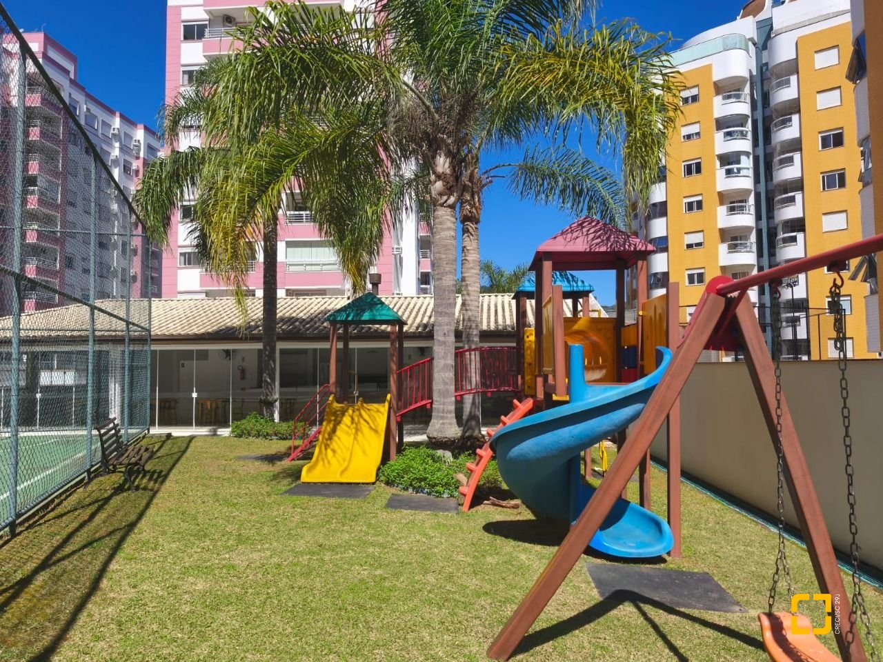 Apartamento com 71m², 3 quartos (sendo 1 suíte), 1 garagem, no bairro Itacorubi em Florianópolis
