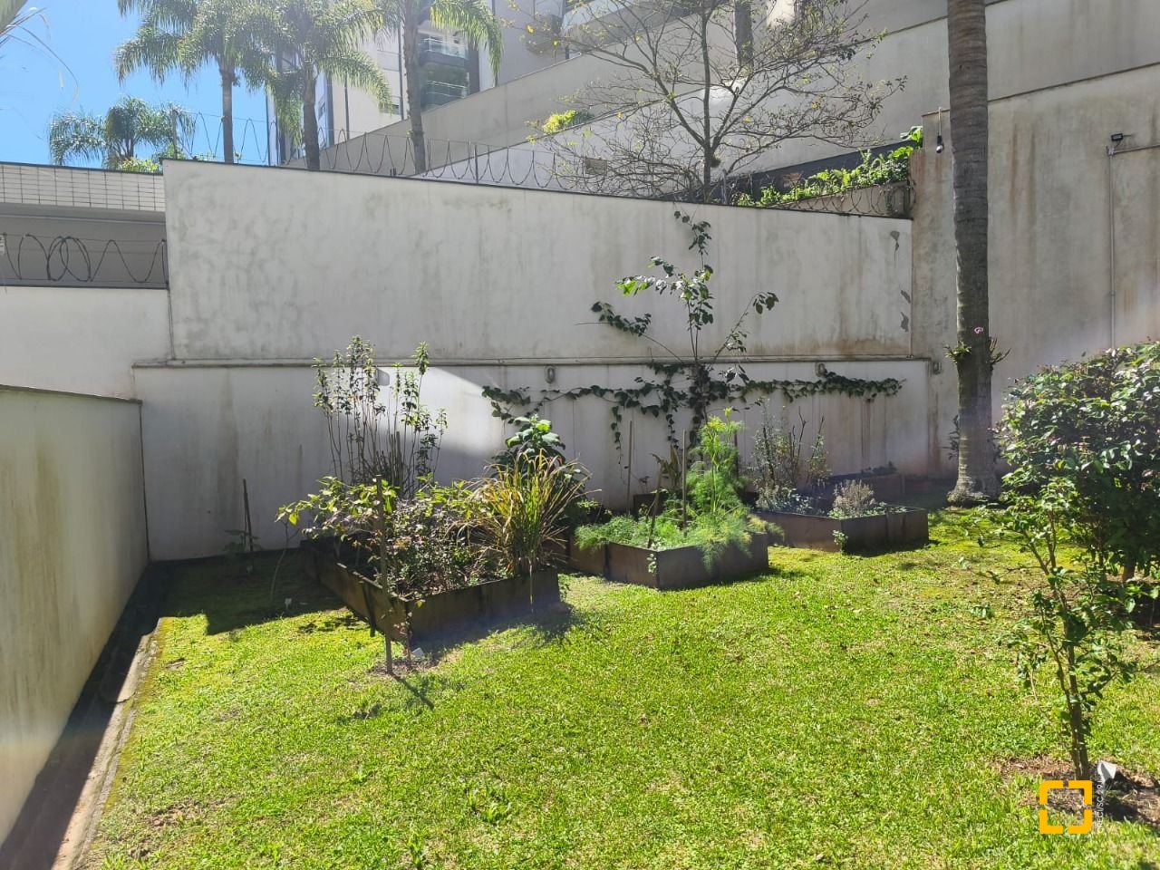 Apartamento com 71m², 3 quartos (sendo 1 suíte), 1 garagem, no bairro Itacorubi em Florianópolis