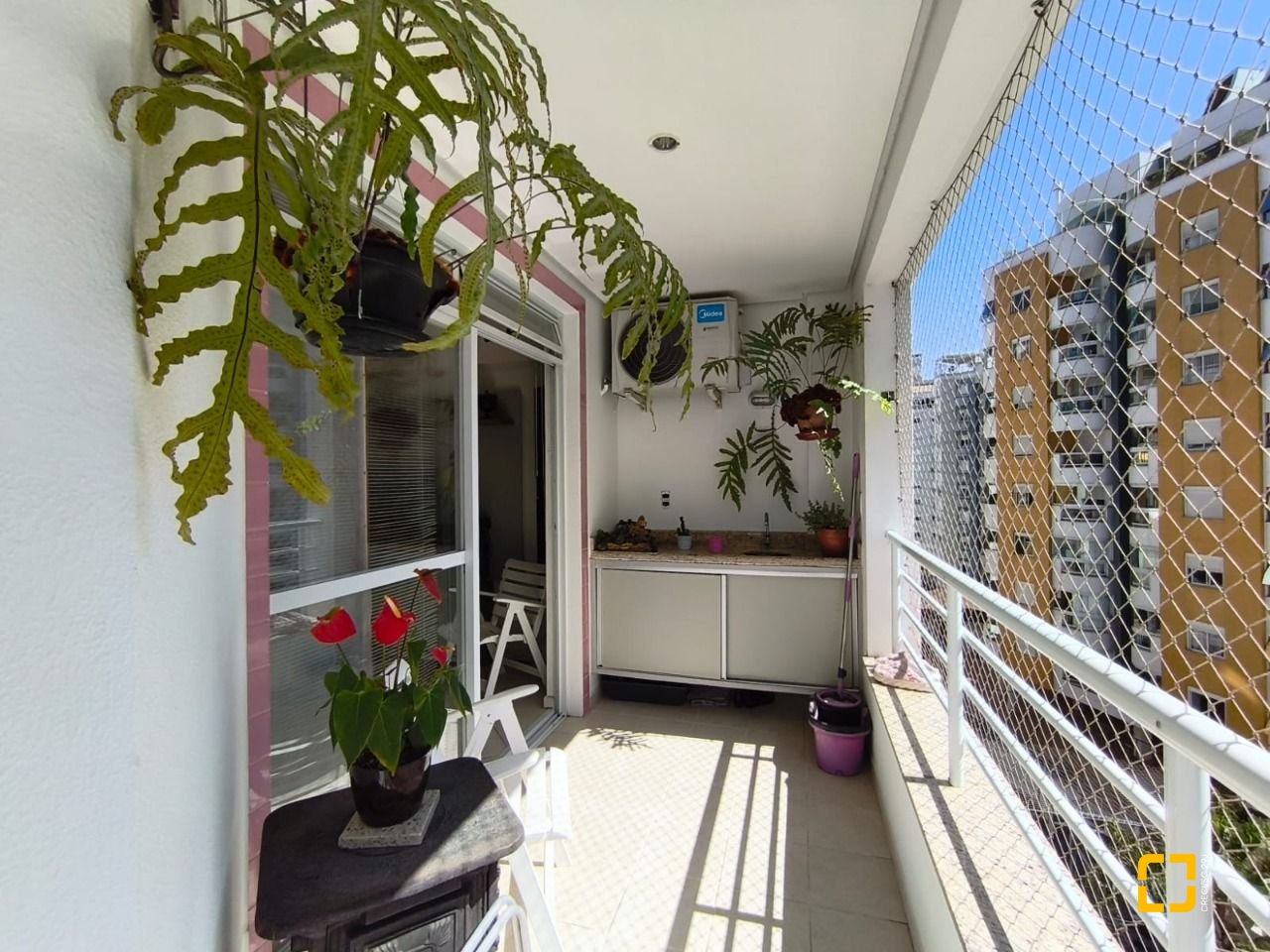 Apartamento com 71m², 3 quartos (sendo 1 suíte), 1 garagem, no bairro Itacorubi em Florianópolis