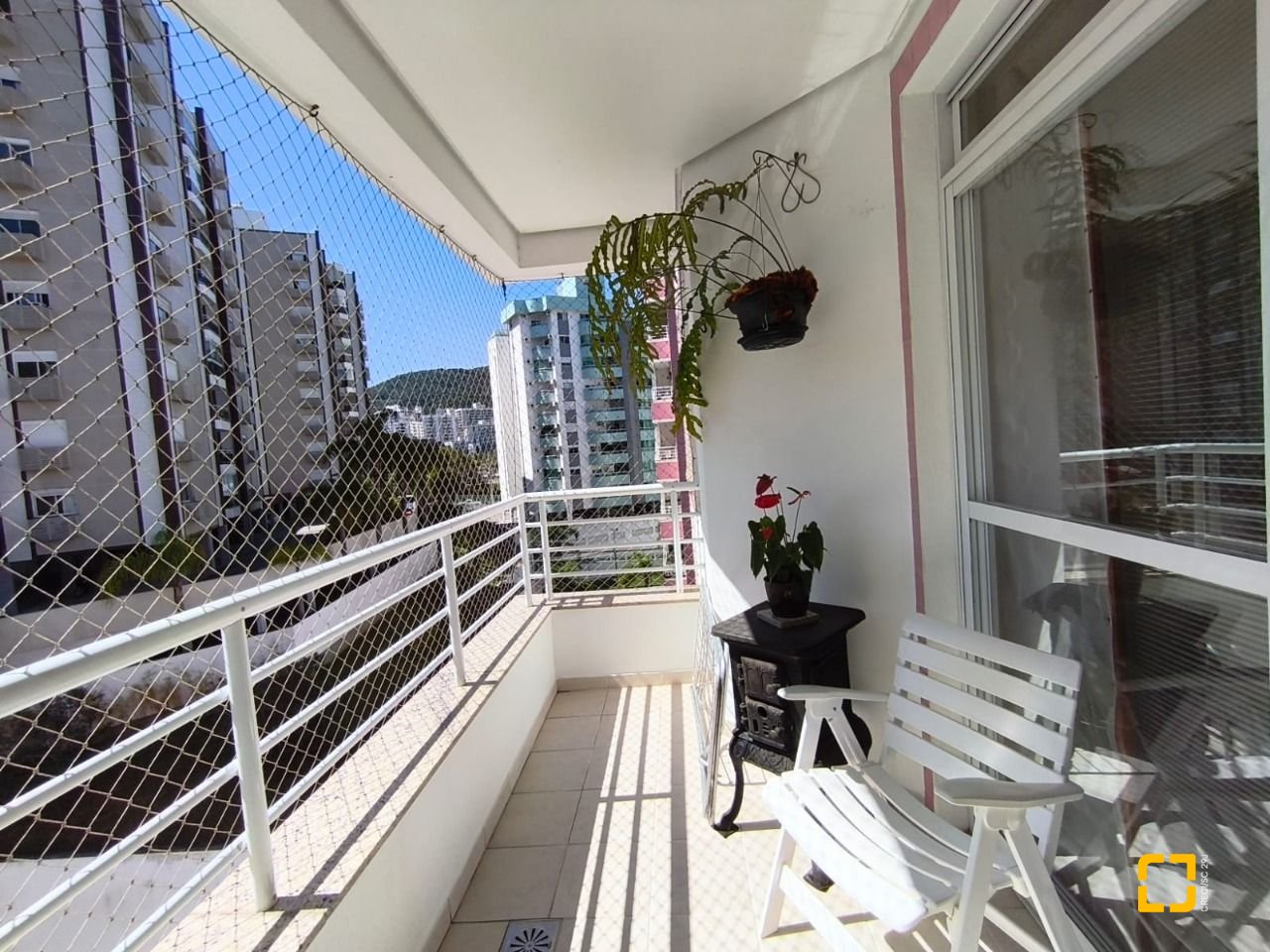 Apartamento com 71m², 3 quartos (sendo 1 suíte), 1 garagem, no bairro Itacorubi em Florianópolis