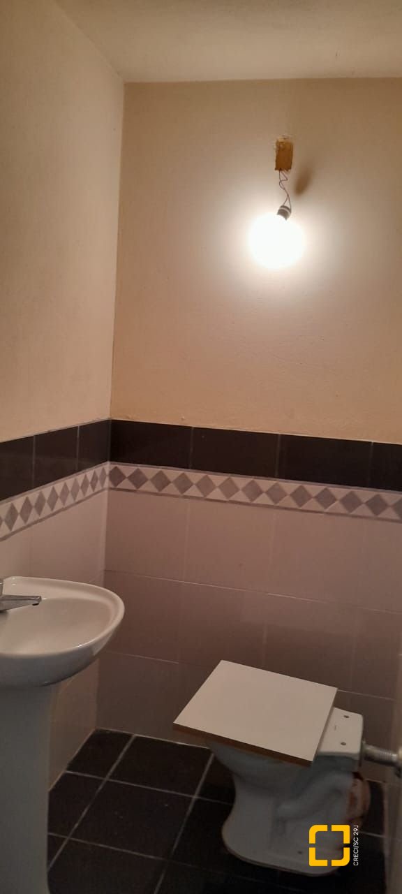 Casa com 264m², 7 quartos (sendo 1 suíte), 4 garagens, no bairro Centro em Florianópolis
