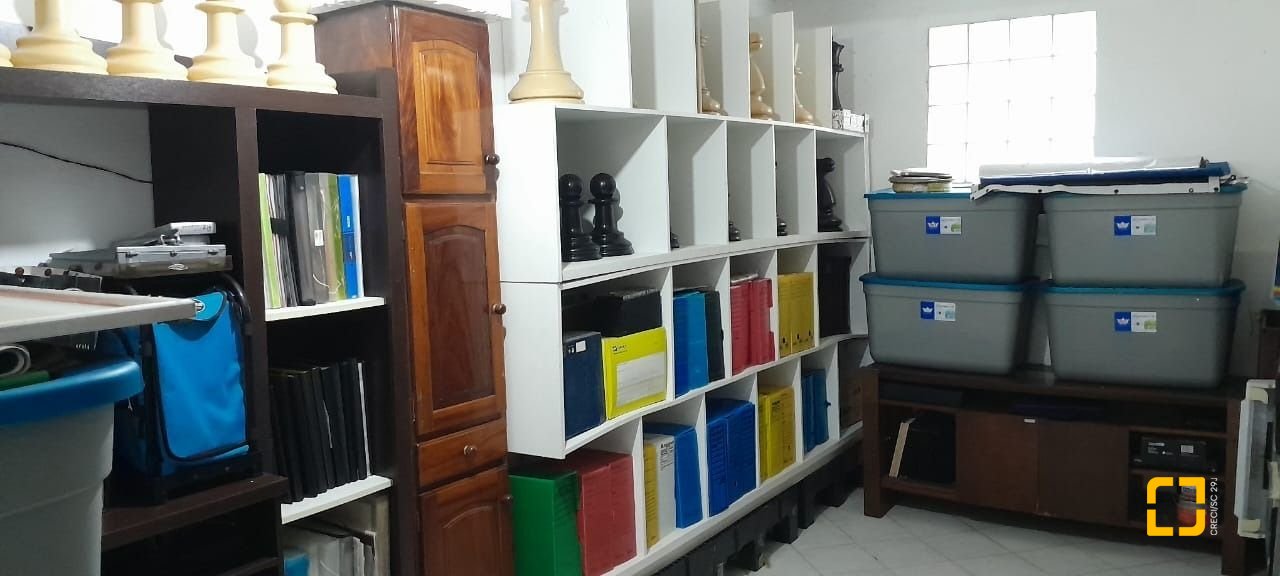 Casa com 264m², 7 quartos (sendo 1 suíte), 4 garagens, no bairro Centro em Florianópolis