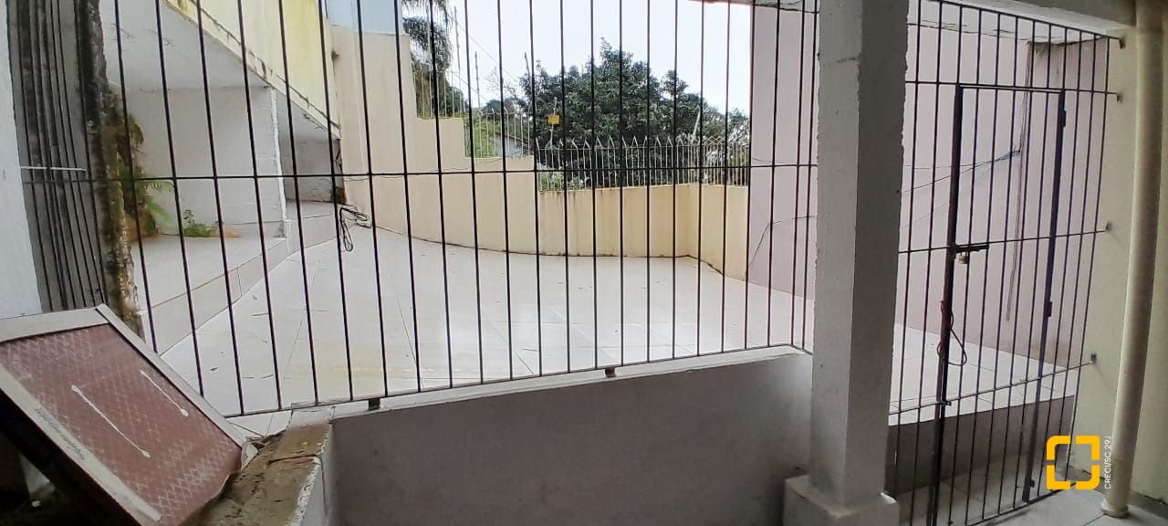 Casa com 264m², 7 quartos (sendo 1 suíte), 4 garagens, no bairro Centro em Florianópolis