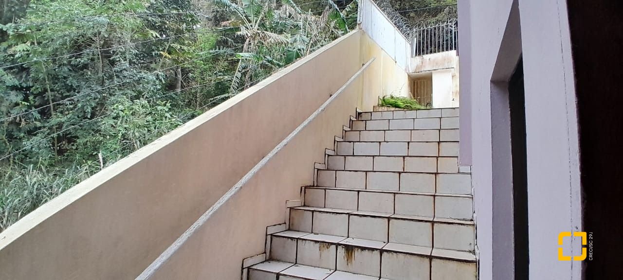 Casa com 264m², 7 quartos (sendo 1 suíte), 4 garagens, no bairro Centro em Florianópolis