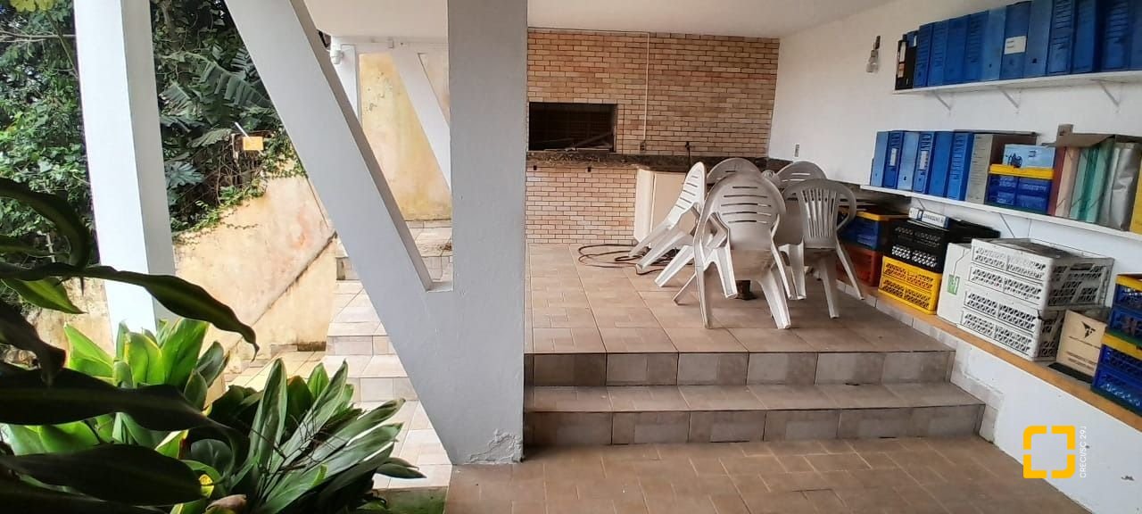 Casa com 264m², 7 quartos (sendo 1 suíte), 4 garagens, no bairro Centro em Florianópolis