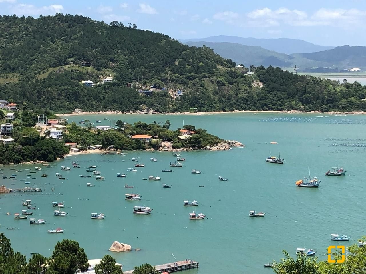 Apartamento com 83m², 2 quartos (sendo 2 suítes), 1 garagem, no bairro Palmas em Governador Celso Ramos