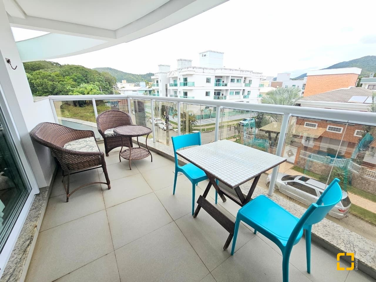 Apartamento com 83m², 2 quartos (sendo 2 suítes), 1 garagem, no bairro Palmas em Governador Celso Ramos
