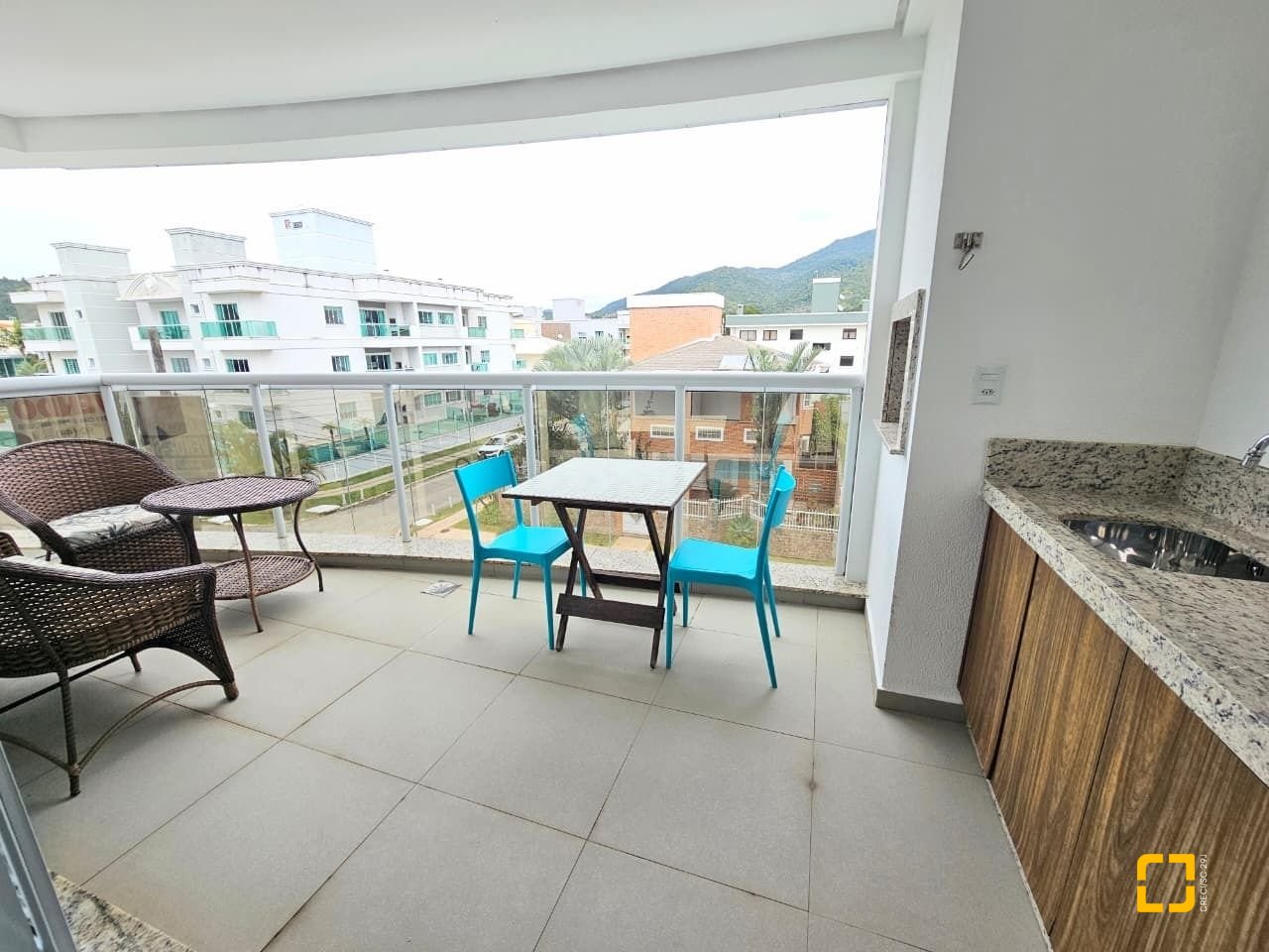 Apartamento com 83m², 2 quartos (sendo 2 suítes), 1 garagem, no bairro Palmas em Governador Celso Ramos