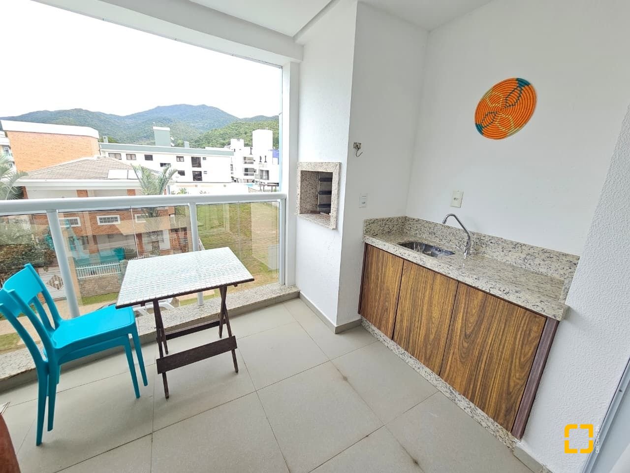 Apartamento com 83m², 2 quartos (sendo 2 suítes), 1 garagem, no bairro Palmas em Governador Celso Ramos