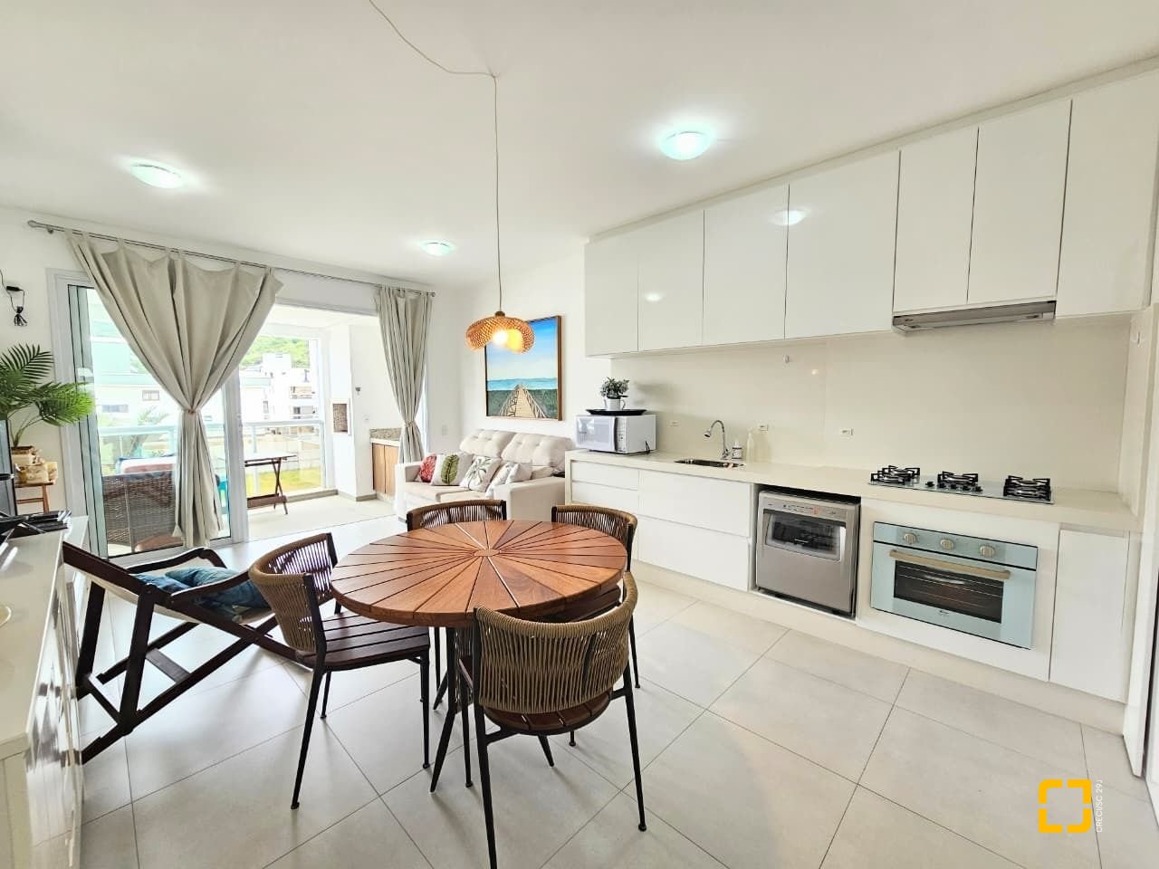 Apartamento com 83m², 2 quartos (sendo 2 suítes), 1 garagem, no bairro Palmas em Governador Celso Ramos