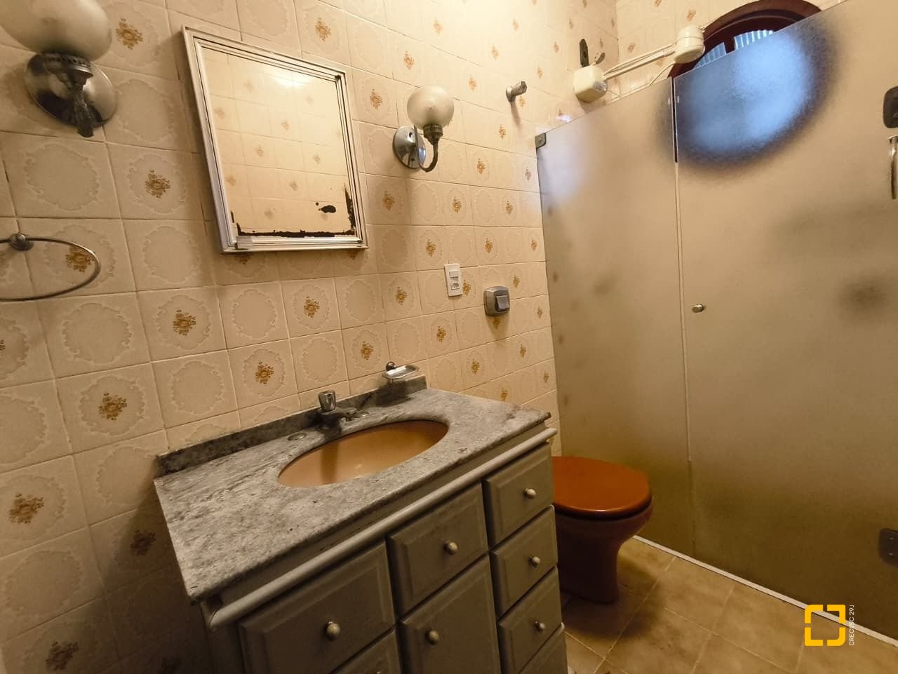 Casa com 380m², 6 quartos (sendo 2 suítes), 6 garagens, no bairro João Paulo em Florianópolis