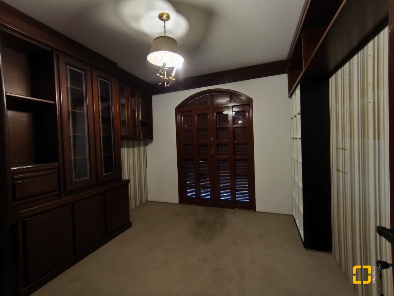 Casa com 380m², 6 quartos (sendo 2 suítes), 6 garagens, no bairro João Paulo em Florianópolis