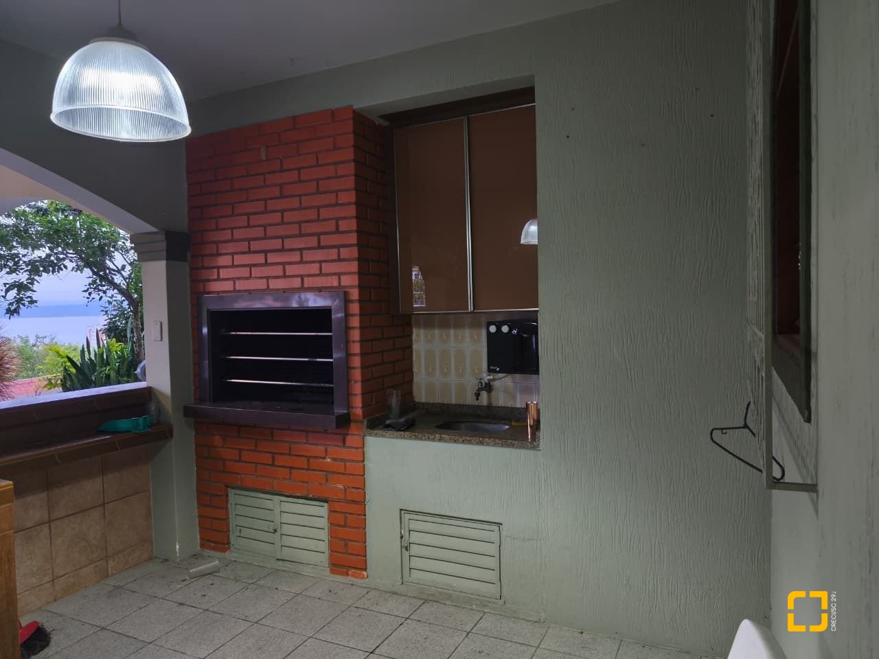 Casa com 380m², 6 quartos (sendo 2 suítes), 6 garagens, no bairro João Paulo em Florianópolis