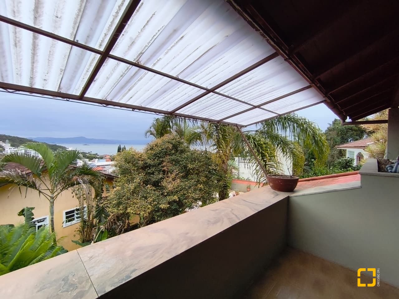 Casa com 380m², 6 quartos (sendo 2 suítes), 6 garagens, no bairro João Paulo em Florianópolis