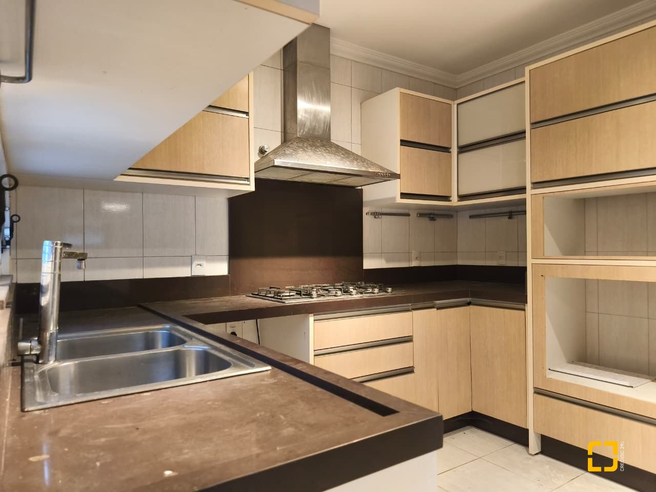 Casa com 380m², 6 quartos (sendo 2 suítes), 6 garagens, no bairro João Paulo em Florianópolis