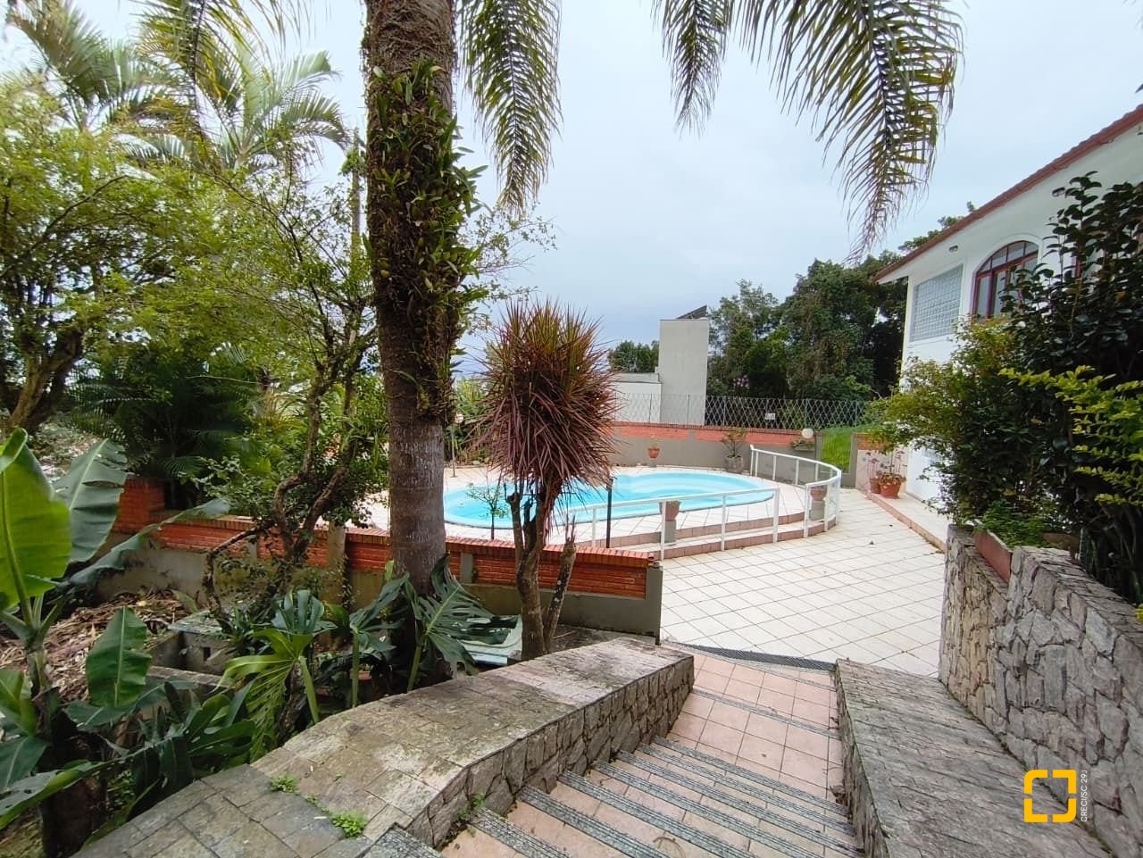 Casa com 380m², 6 quartos (sendo 2 suítes), 6 garagens, no bairro João Paulo em Florianópolis