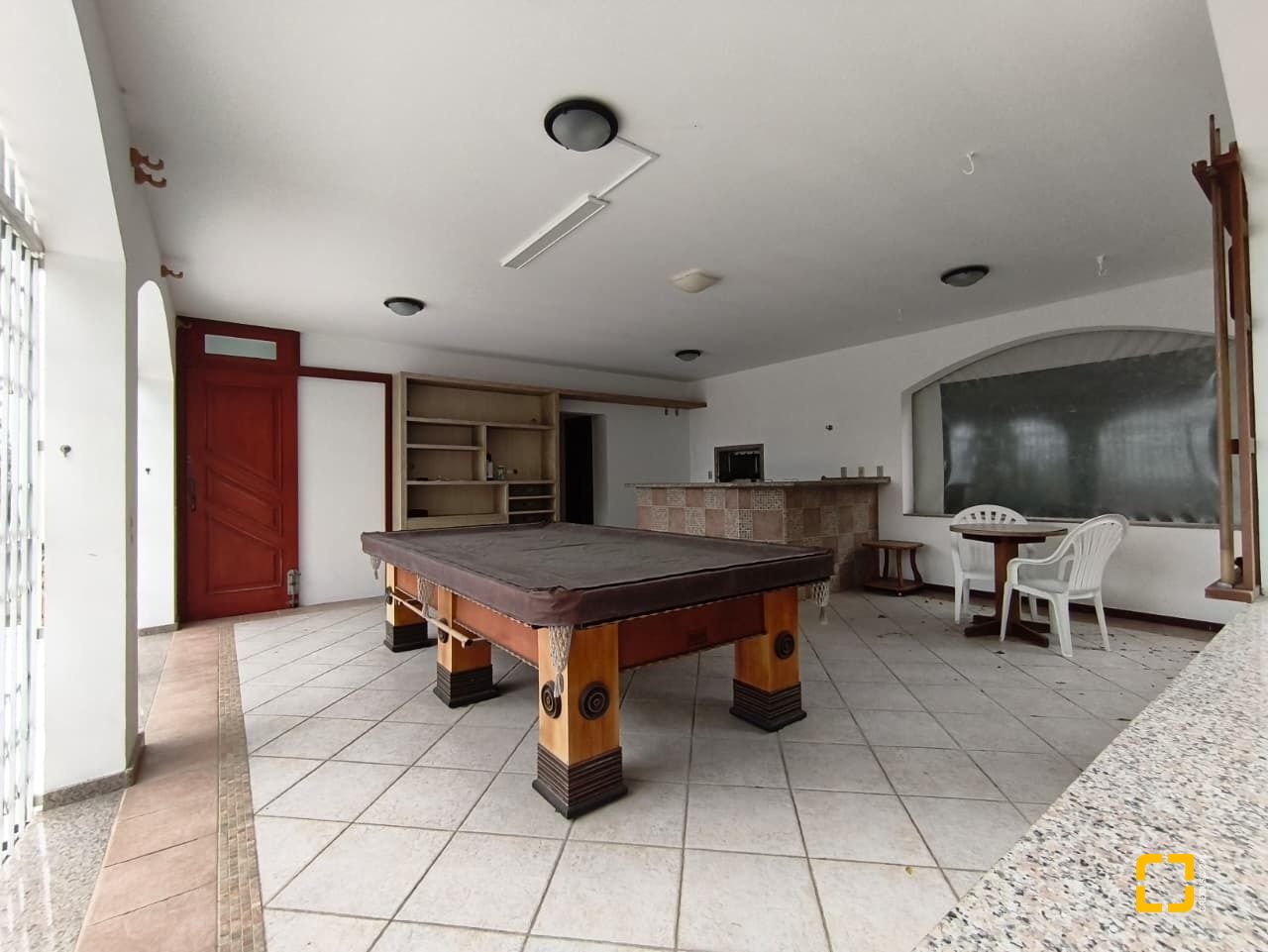 Casa com 380m², 6 quartos (sendo 2 suítes), 6 garagens, no bairro João Paulo em Florianópolis