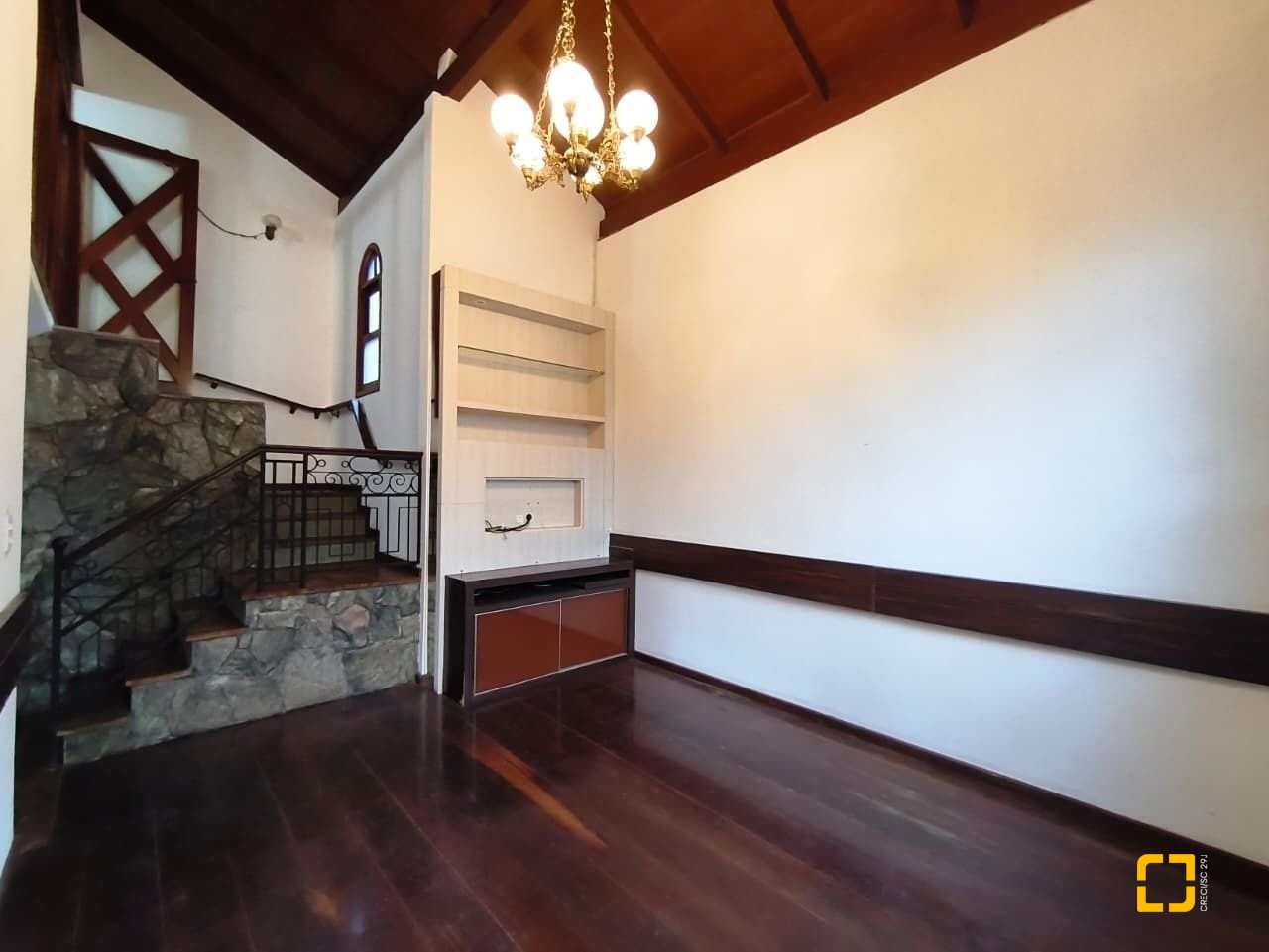 Casa com 380m², 6 quartos (sendo 2 suítes), 6 garagens, no bairro João Paulo em Florianópolis
