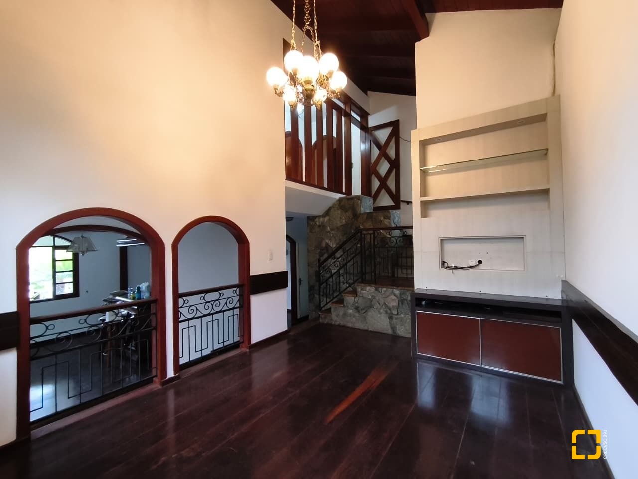Casa com 380m², 6 quartos (sendo 2 suítes), 6 garagens, no bairro João Paulo em Florianópolis