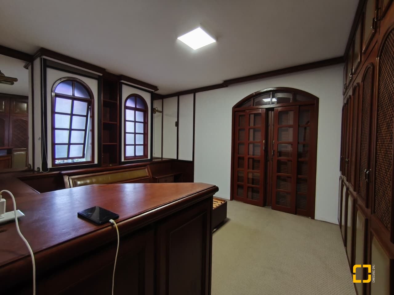 Casa com 380m², 6 quartos (sendo 2 suítes), 6 garagens, no bairro João Paulo em Florianópolis