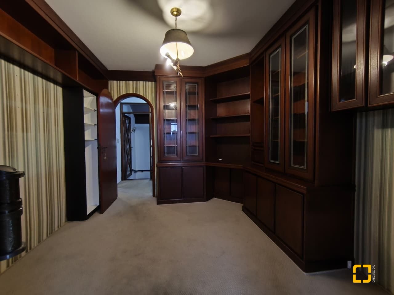 Casa com 380m², 6 quartos (sendo 2 suítes), 6 garagens, no bairro João Paulo em Florianópolis