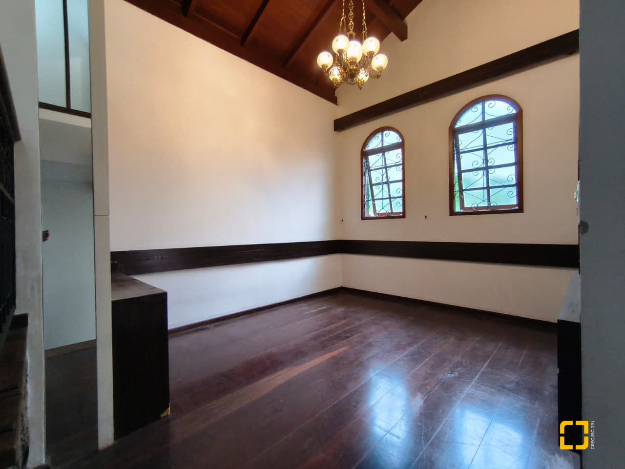 Casa com 380m², 6 quartos (sendo 2 suítes), 6 garagens, no bairro João Paulo em Florianópolis