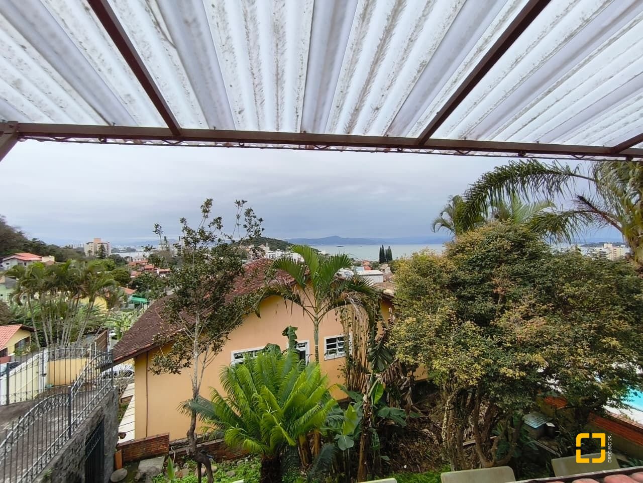Casa com 380m², 6 quartos (sendo 2 suítes), 6 garagens, no bairro João Paulo em Florianópolis