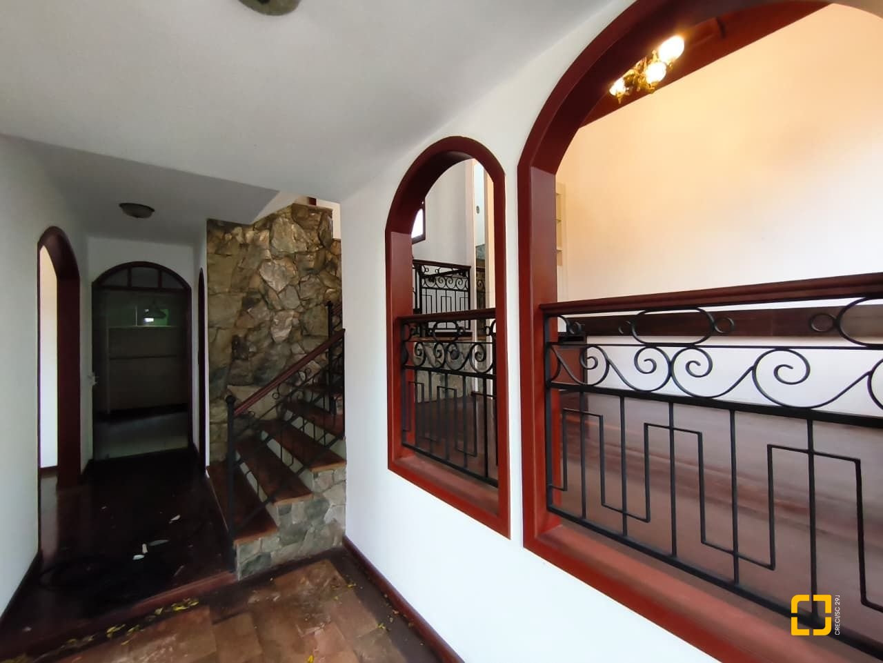 Casa com 380m², 6 quartos (sendo 2 suítes), 6 garagens, no bairro João Paulo em Florianópolis