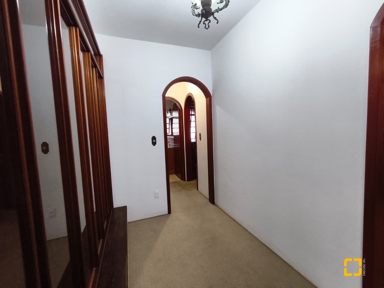 Casa com 380m², 6 quartos (sendo 2 suítes), 6 garagens, no bairro João Paulo em Florianópolis