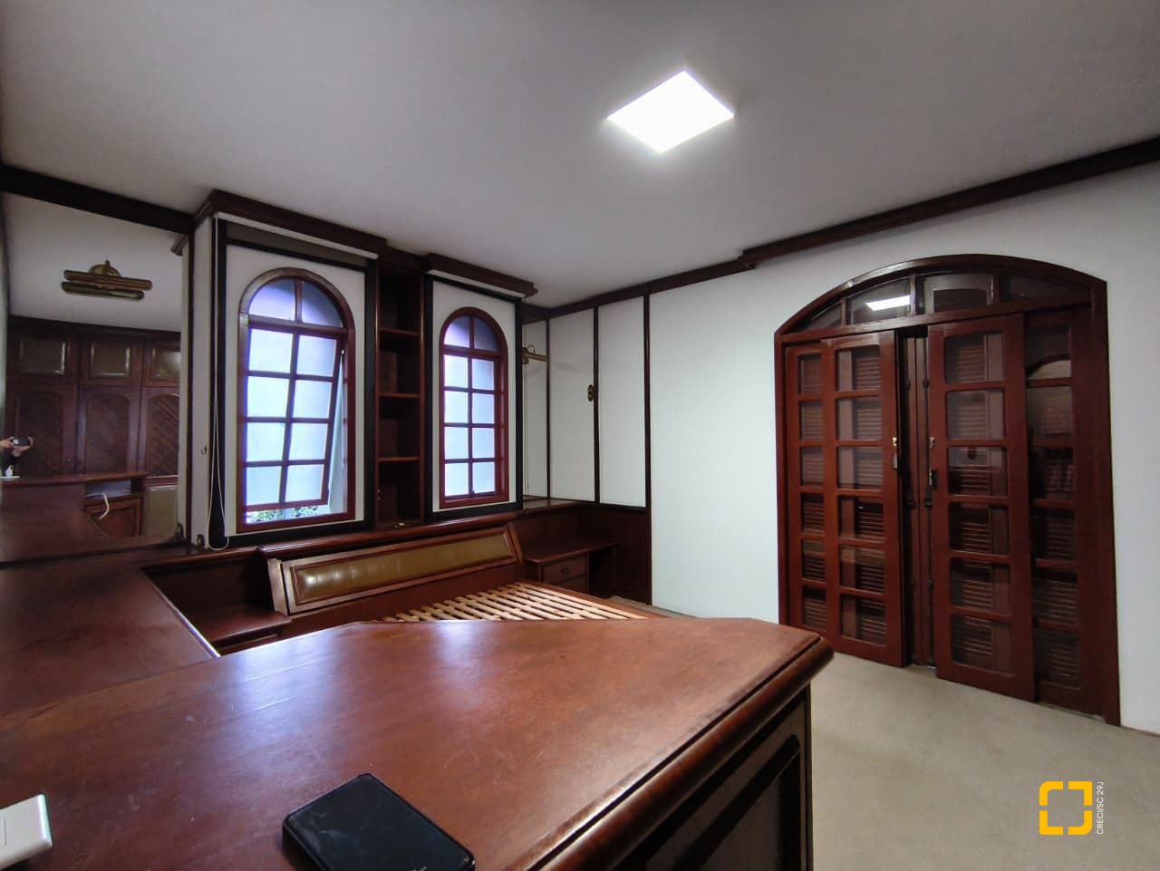 Casa com 380m², 6 quartos (sendo 2 suítes), 6 garagens, no bairro João Paulo em Florianópolis