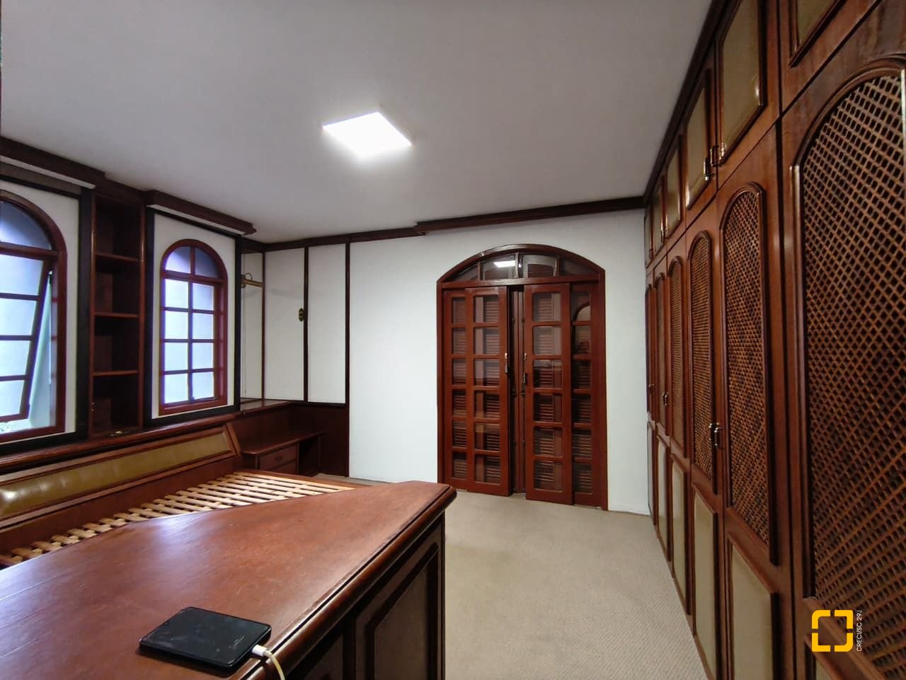 Casa com 380m², 6 quartos (sendo 2 suítes), 6 garagens, no bairro João Paulo em Florianópolis