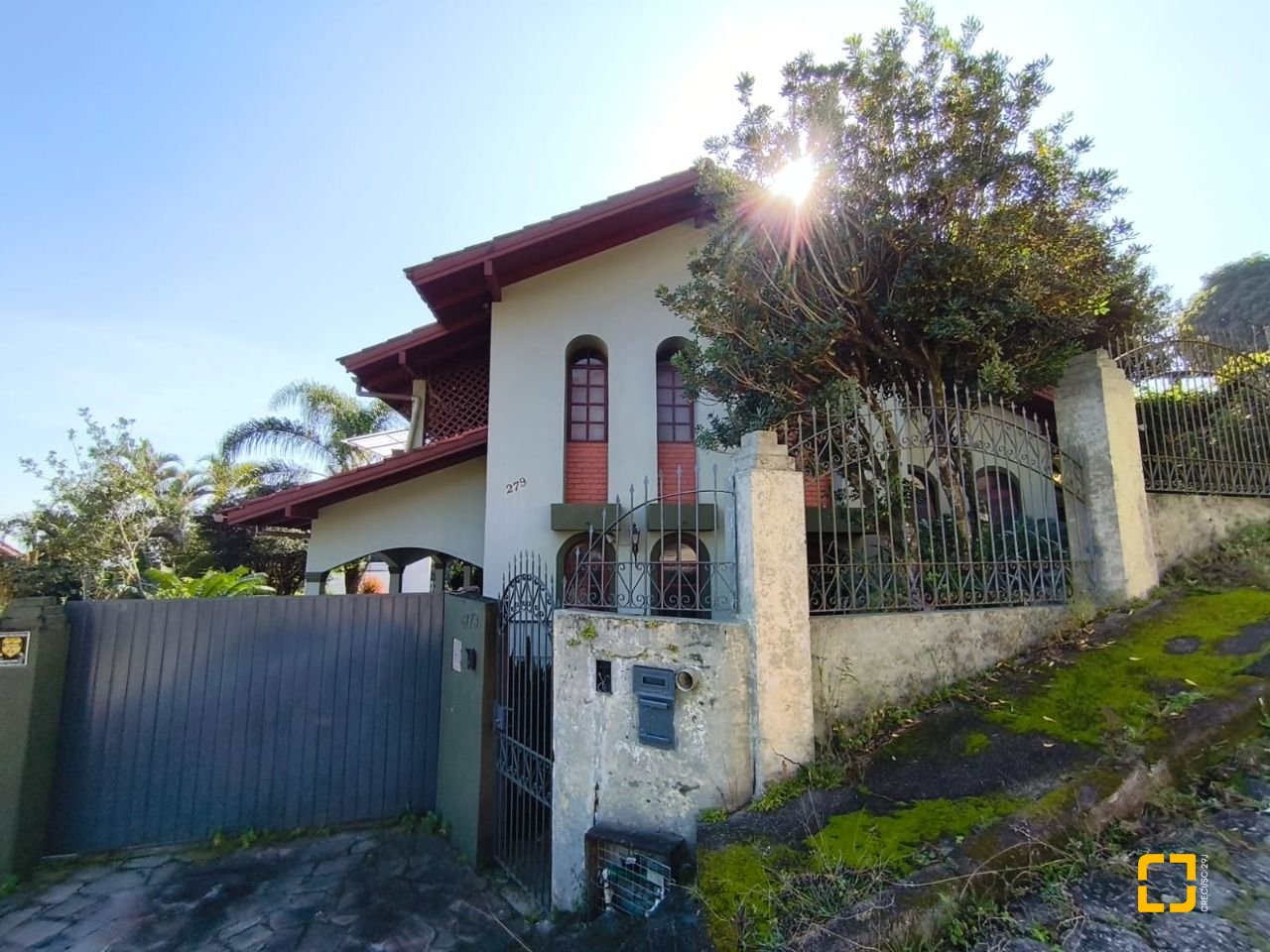 Casa com 380m², 6 quartos (sendo 2 suítes), 6 garagens, no bairro João Paulo em Florianópolis