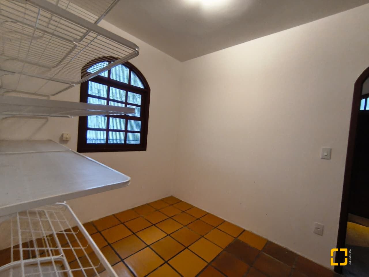 Casa com 380m², 6 quartos (sendo 2 suítes), 6 garagens, no bairro João Paulo em Florianópolis