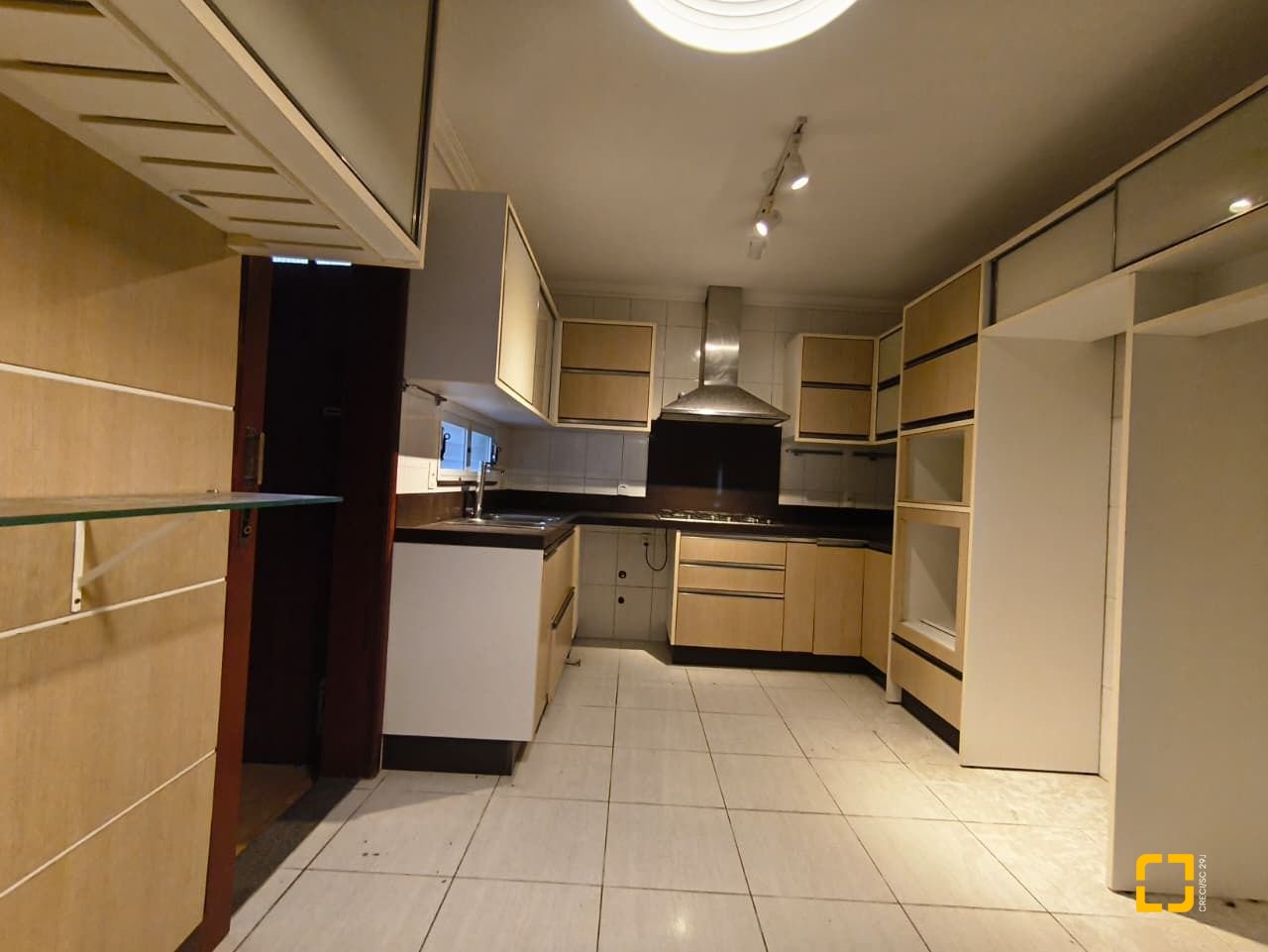 Casa com 380m², 6 quartos (sendo 2 suítes), 6 garagens, no bairro João Paulo em Florianópolis