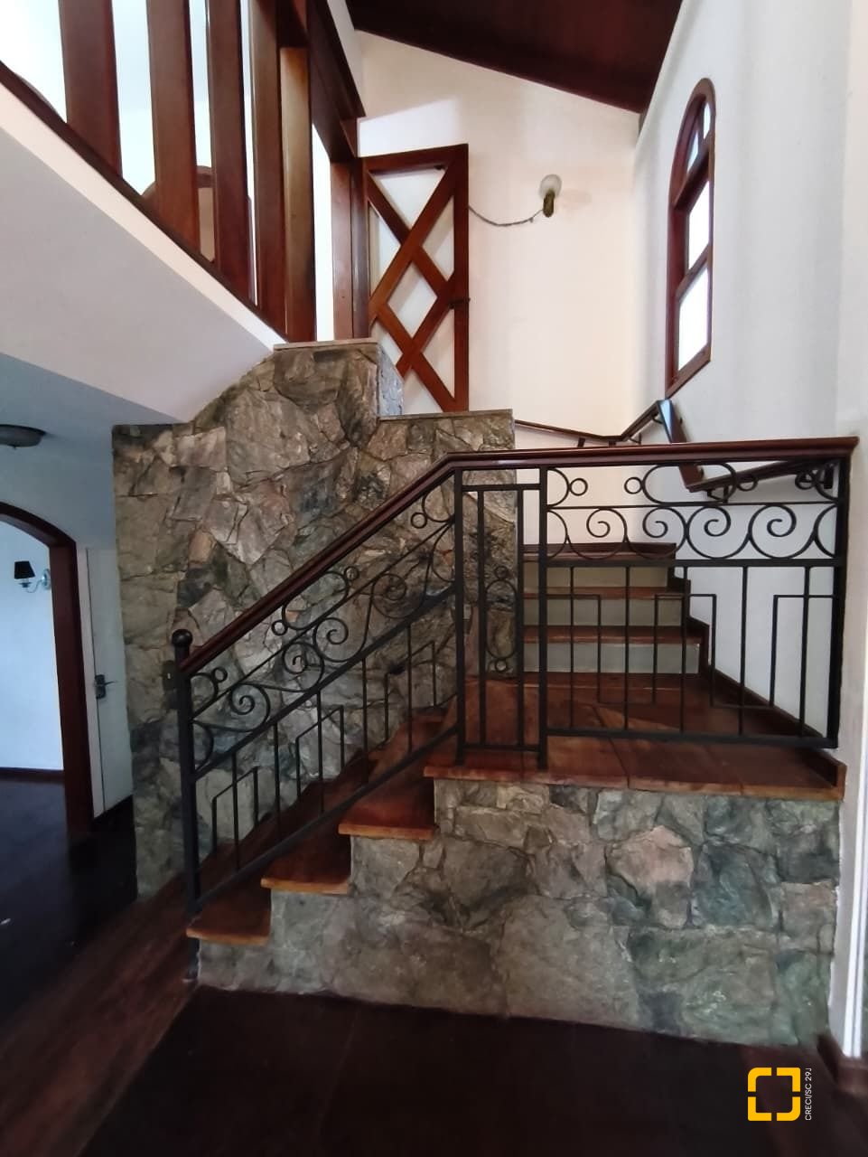 Casa com 380m², 6 quartos (sendo 2 suítes), 6 garagens, no bairro João Paulo em Florianópolis