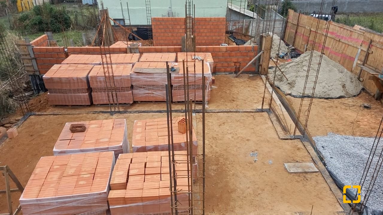 Casa com 113m², 4 quartos (sendo 1 suíte), 2 garagens, no bairro Santinho em Florianópolis