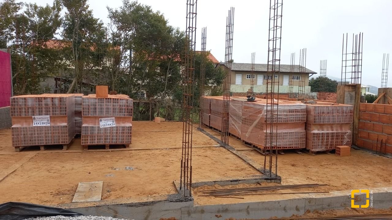 Casa com 113m², 3 quartos (sendo 1 suíte), 2 garagens, no bairro Santinho em Florianópolis