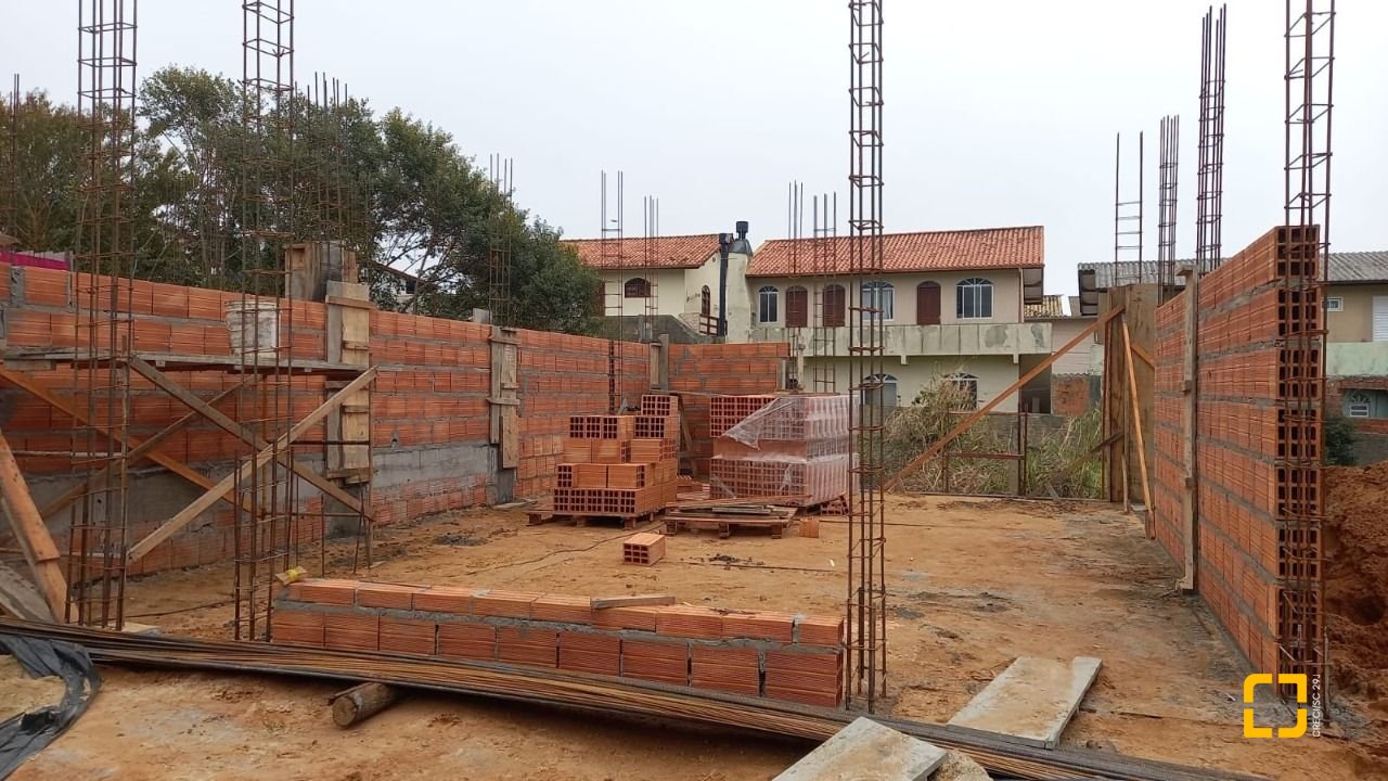 Casa com 113m², 3 quartos (sendo 1 suíte), 2 garagens, no bairro Santinho em Florianópolis